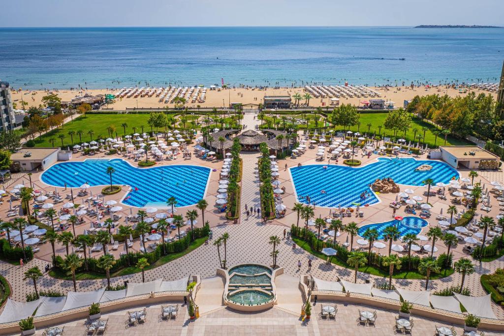 DIT Majestic Beach Resort 4★ — коли «перша лінія» означає буквально перша